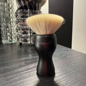 MAC 180 Kabuki Goat Hair Brush **RARE**